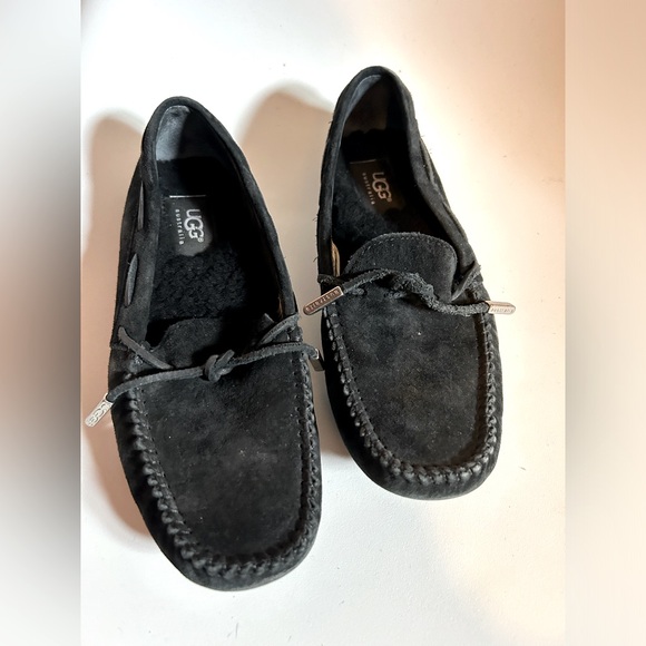 Ugg shoes - Picture 1 of 3